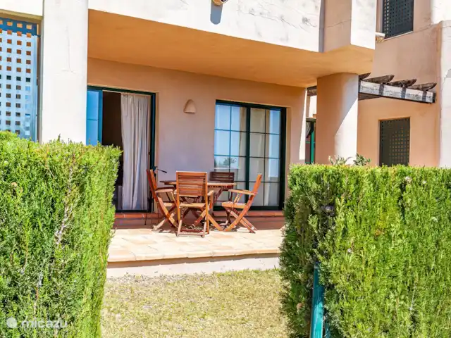Casa vista mar Finestrat con jardín en España, Costa Blanca, Finestrat - apartamento Acceso directo a jardín y piscina comunitarios. Privacidad suficiente en su propio jardín ya que el apartamento hace esquina.