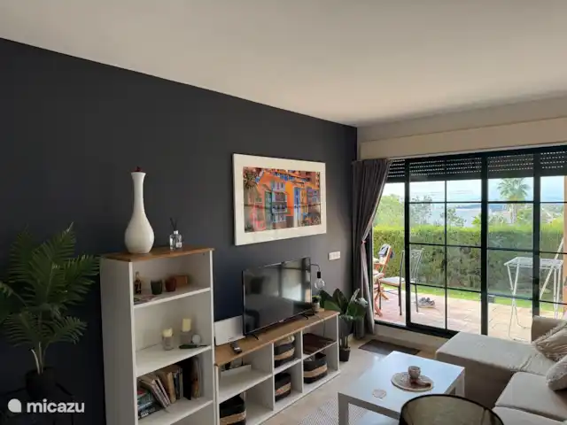 Casa vista mar Finestrat con jardín en España, Costa Blanca, Finestrat - apartamento Actualización 2025, varios colores nuevos aplicados al apartamento.