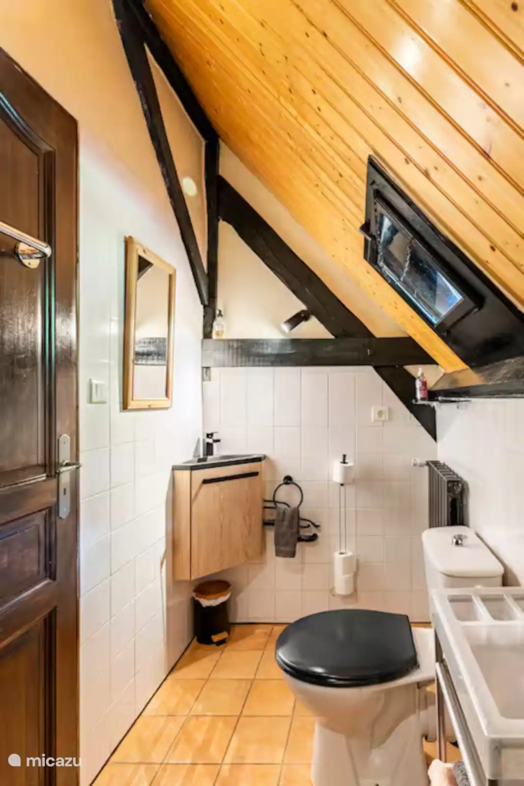 Privé badkamer met wc