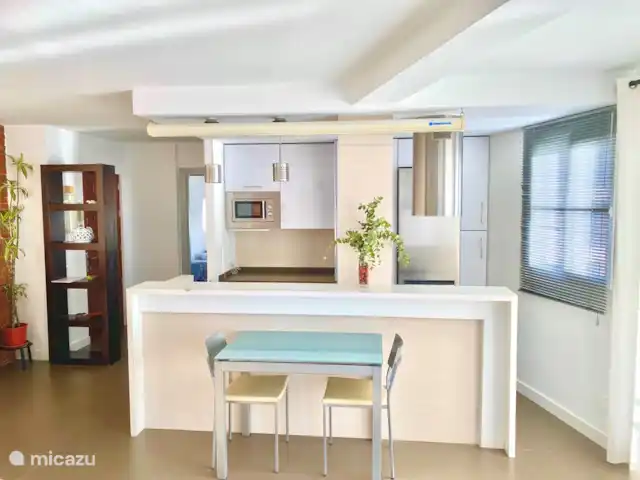 Modern uit elkaar prachtig 180º uitzicht op zee huren in Spanje, Costa del Sol, Nerja - appartement keuken geopend