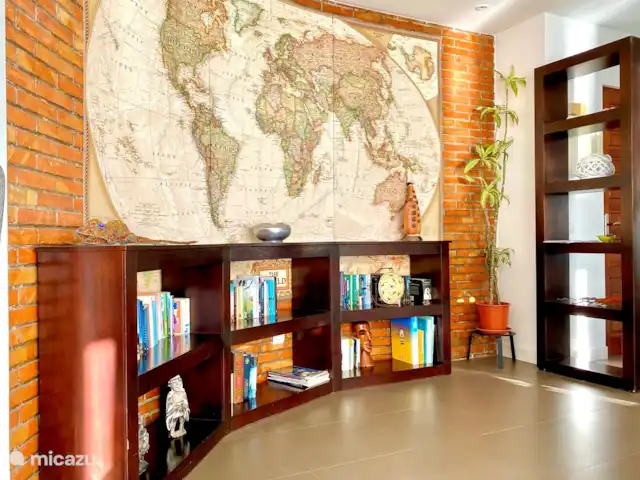 Modern uit elkaar prachtig 180º uitzicht op zee huren in Spanje, Costa del Sol, Nerja - appartement bibliotheek