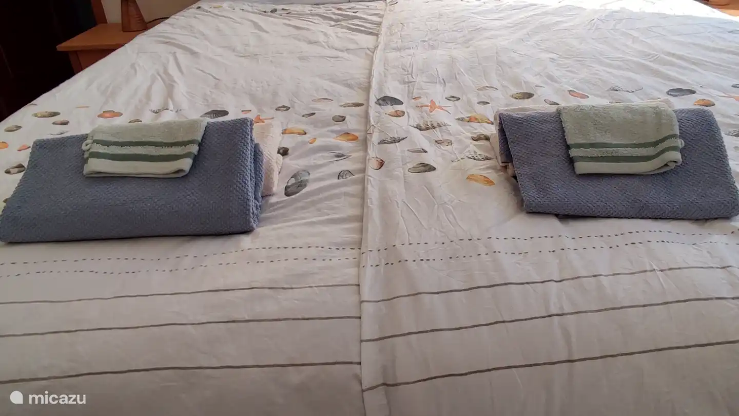 Keine kurzen Betten, aber schöne 180 x 200 cm.