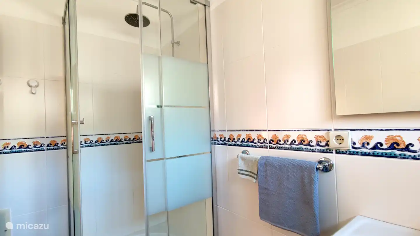 Ausreichend Hand- und Badetücher vorhanden.