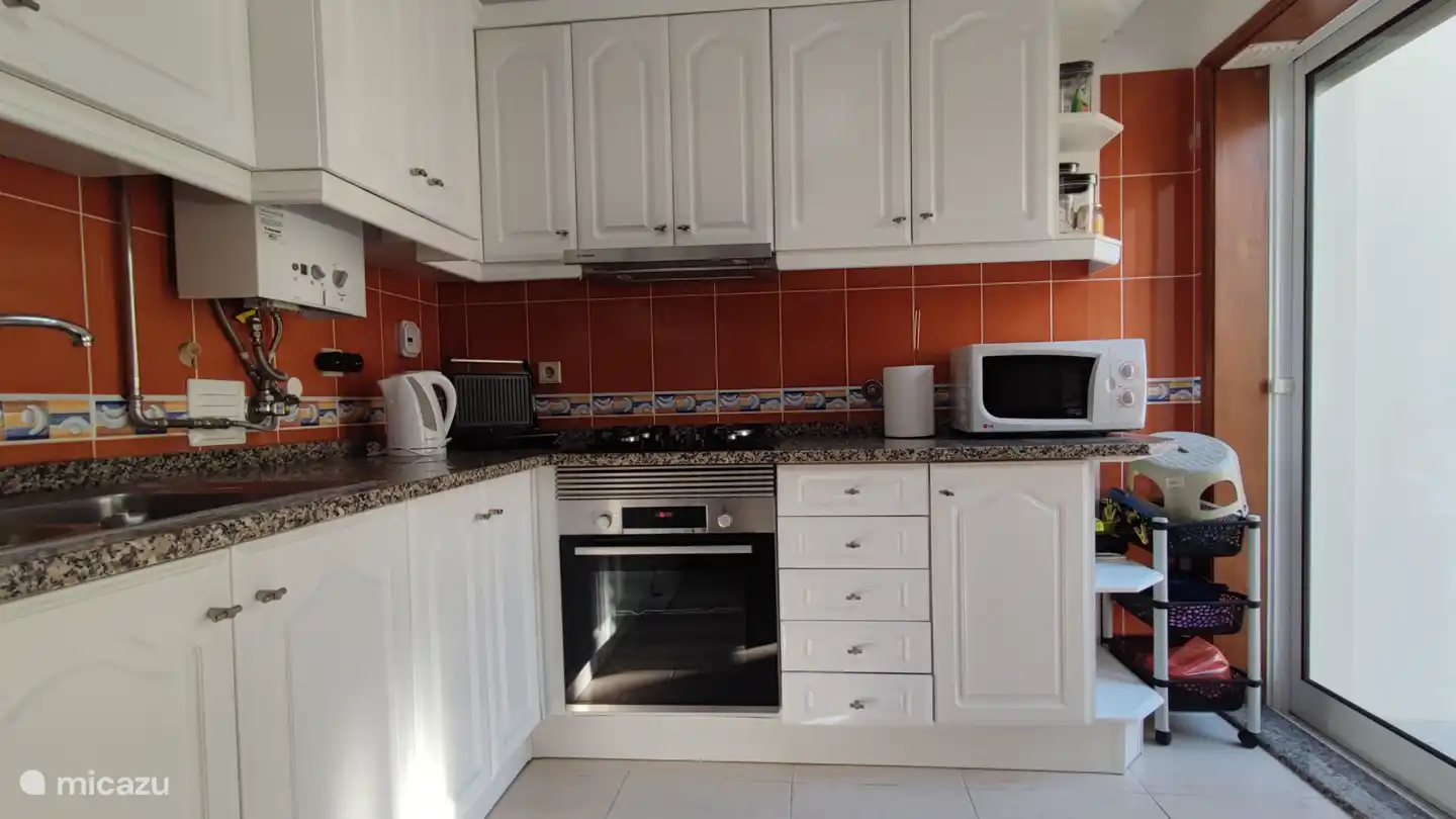 Voll ausgestattete Wohnküche