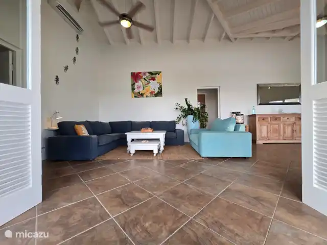 villa en Curazao, Banda Arriba (este), Brakkeput Abou – La villa con vistas al puerto Sala de estar
