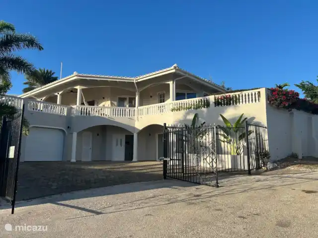 villa en Curazao, Banda Arriba (este), Brakkeput Abou – La villa con vistas al puerto Puerta de entrada