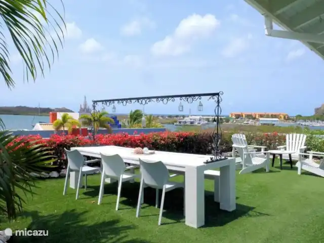 villa en Curazao, Banda Arriba (este), Brakkeput Abou – La villa con vistas al puerto Mesa de comedor exterior