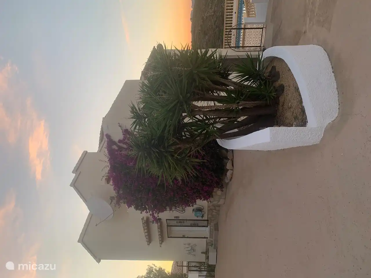 Villa au coucher du soleil