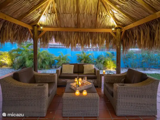 villa huren in Curaçao, Banda Ariba (oost), Jan Thiel – Casa Kokada heerlijke zithoek