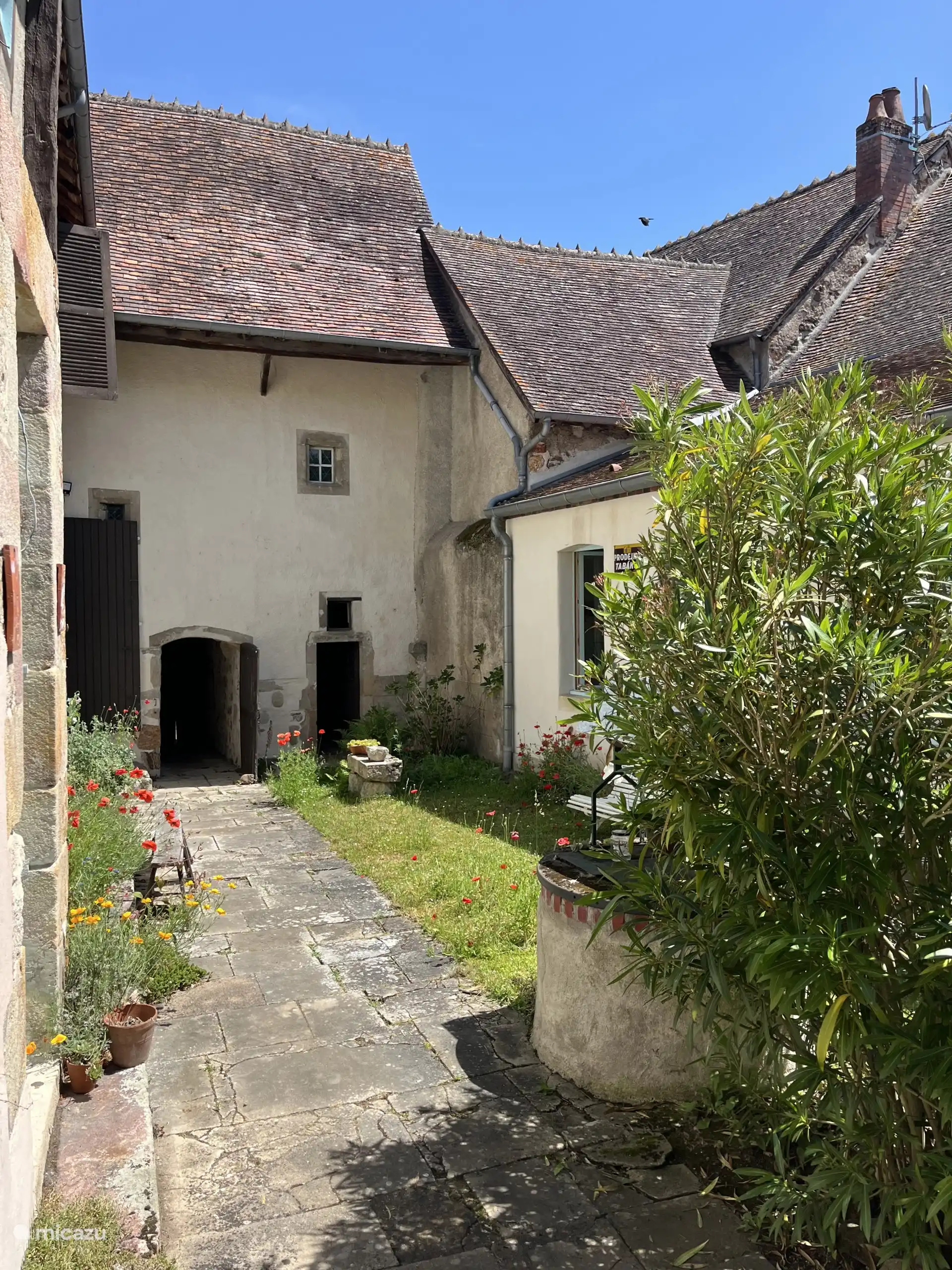 garden exit to the street