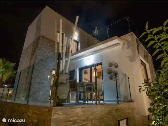 CasaCapri | Espagne, Costa Blanca, Polop - villa magnifiquement éclairé le soir