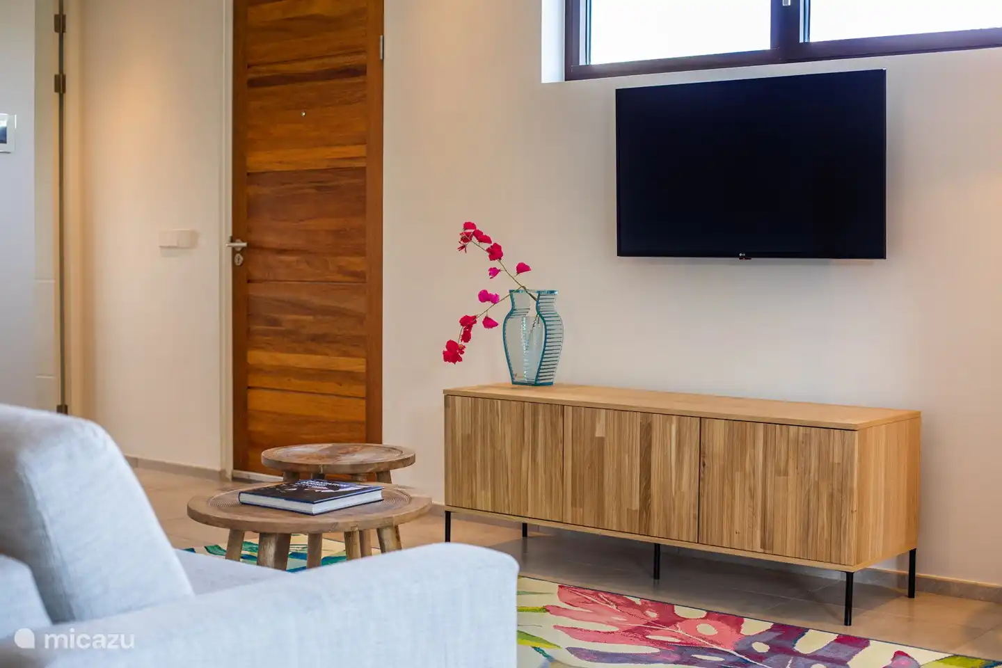 Haustür und die TV-Ecke