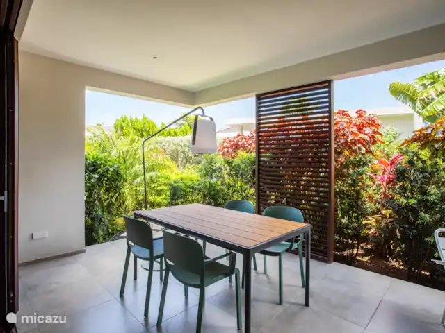 Jan Sofat LUX A08 | Curaçao, Banda Ariba (est), Jan Sofat - appartement Porche ombragé et coin repas