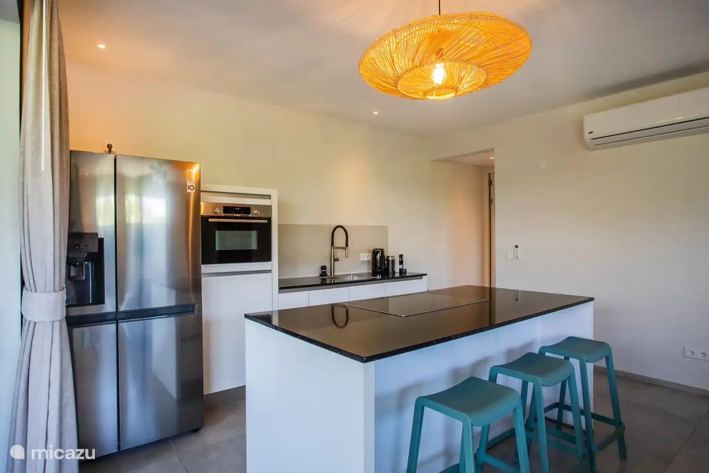 Offene Küche mit Kochinsel