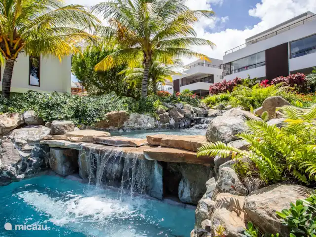 Jan Sofat LUX A08 | Curaçao, Banda Ariba (est), Jan Sofat - appartement Cascade dans la piscine d'eau salée