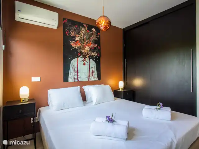 Jan Sofat LUX A08 | Curaçao, Banda Ariba (est), Jan Sofat - appartement Chambre des maîtres avec A/C et salle de bain privée