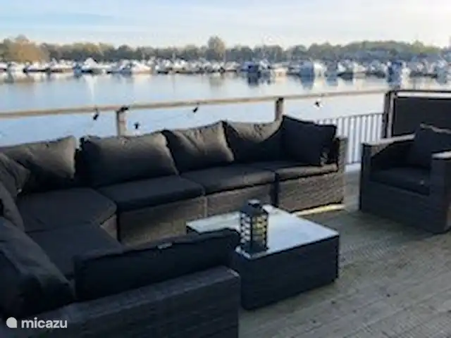 Fietsen, Nederland, Gelderland, Maasbommel, vakantiehuis Watervilla met eigen aanlegsteiger Fietsen, Nederland, Gelderland, Maasbommel, vakantiehuis Watervilla met eigen aanlegsteiger