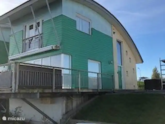Fietsen, Nederland, Gelderland, Maasbommel, vakantiehuis Watervilla met eigen aanlegsteiger Watervilla vanaf aanlegsteiger