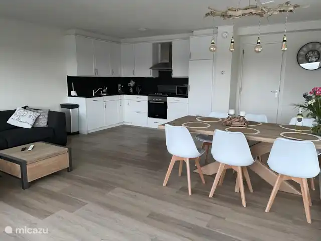 Fietsen, Nederland, Gelderland, Maasbommel, vakantiehuis Watervilla met eigen aanlegsteiger Keuken/woonkamer