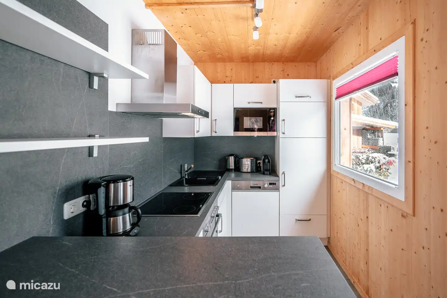 die Küche mit allem, was man benötigt.