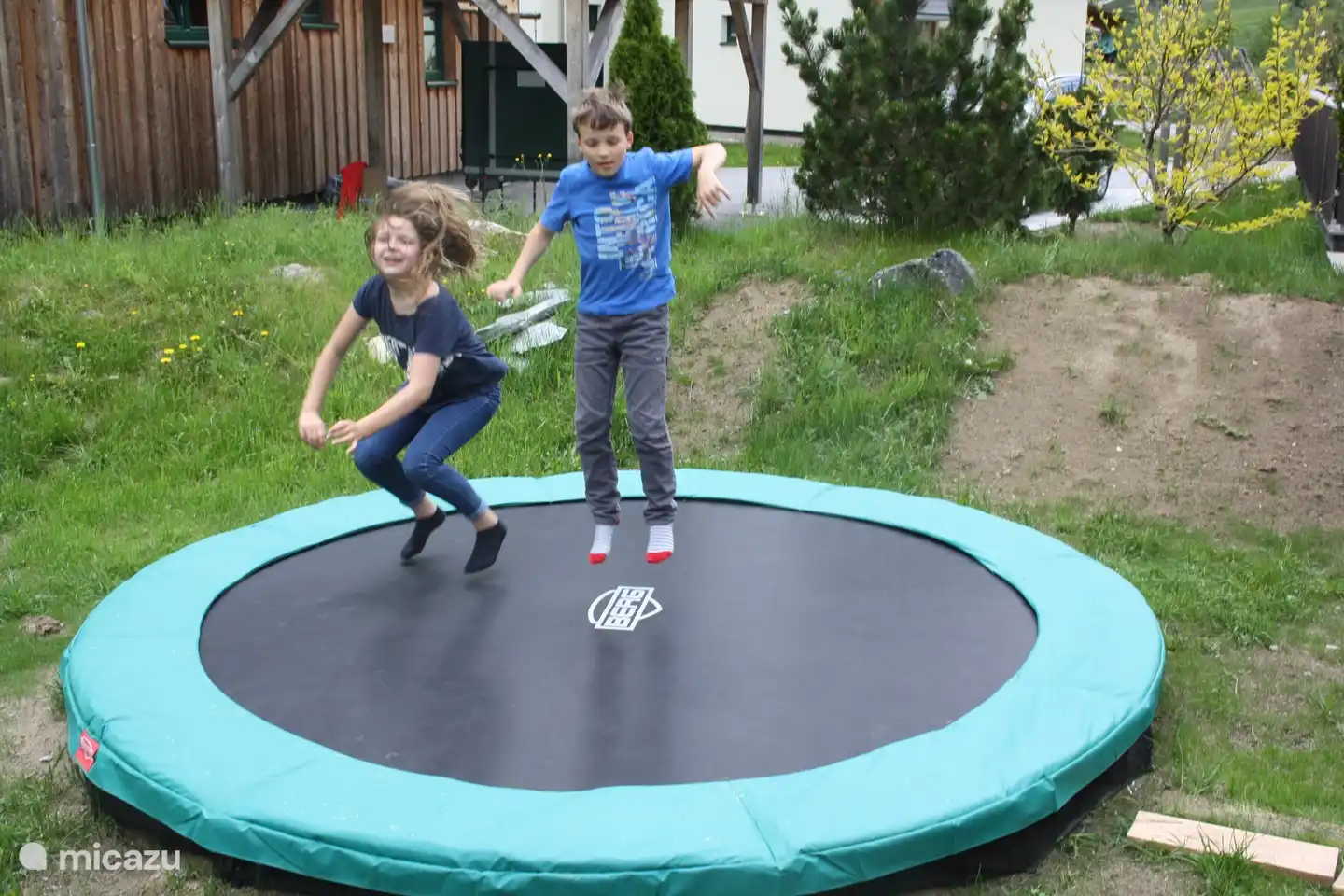 Trampolin im Garten des Chalet Prinz
