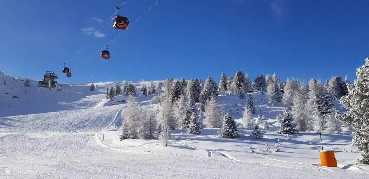 eine neuer 10er Seilbahn führt auf den Kreischberg