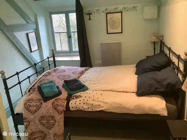 großes Schlafzimmer, Doppelbett 