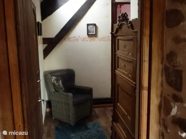 Gîte de l'ermitage | France, Nièvre, Ouroux-en-Morvan - gîte / cottage couloir où se trouvent les deux chambres et les toilettes supplémentaires