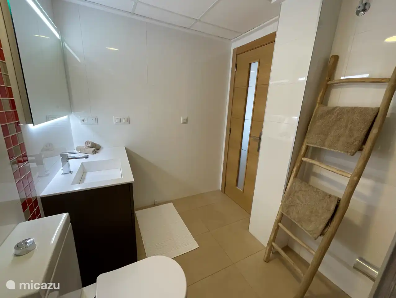 Salle de bain spacieuse