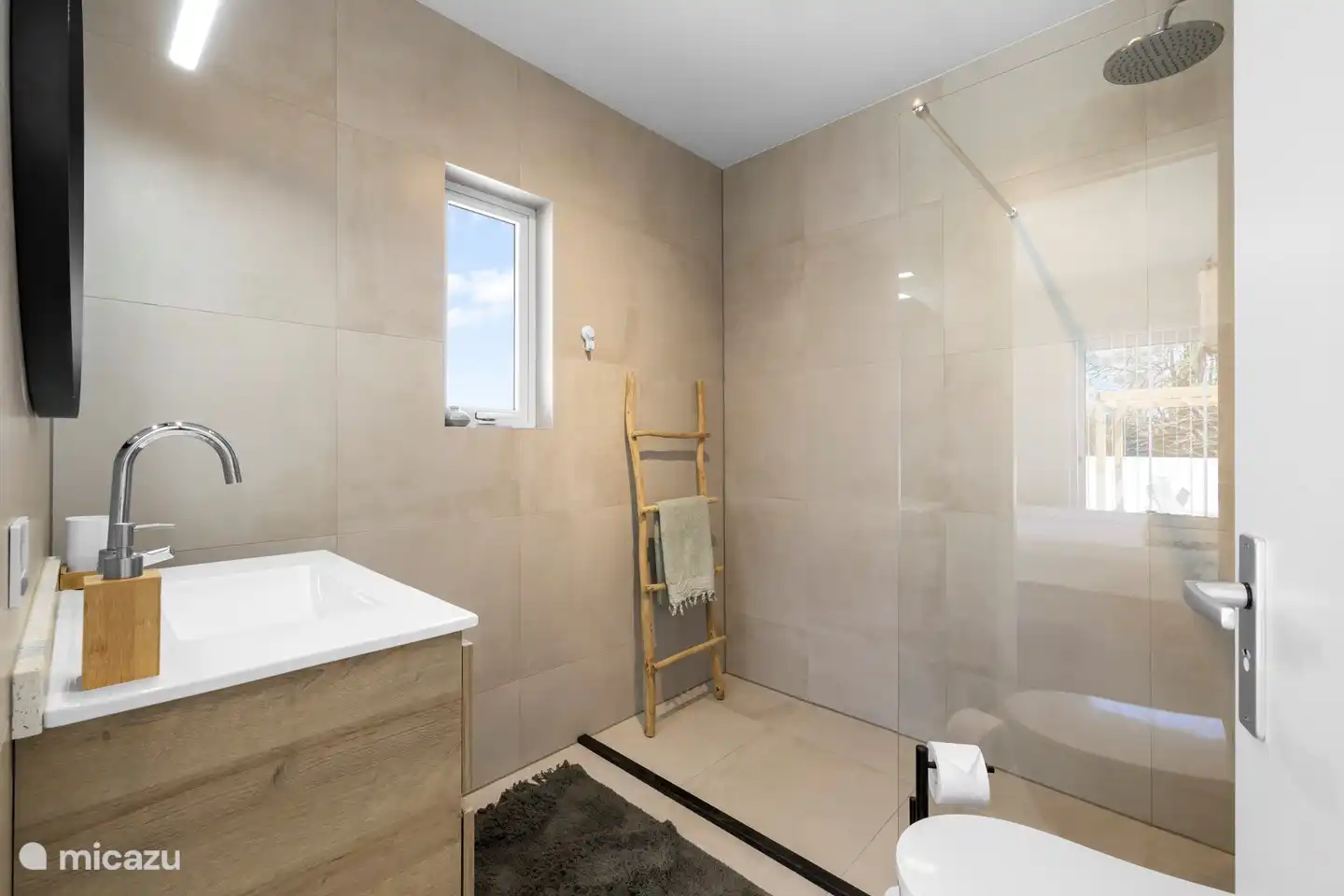 baño al dormitorio 2