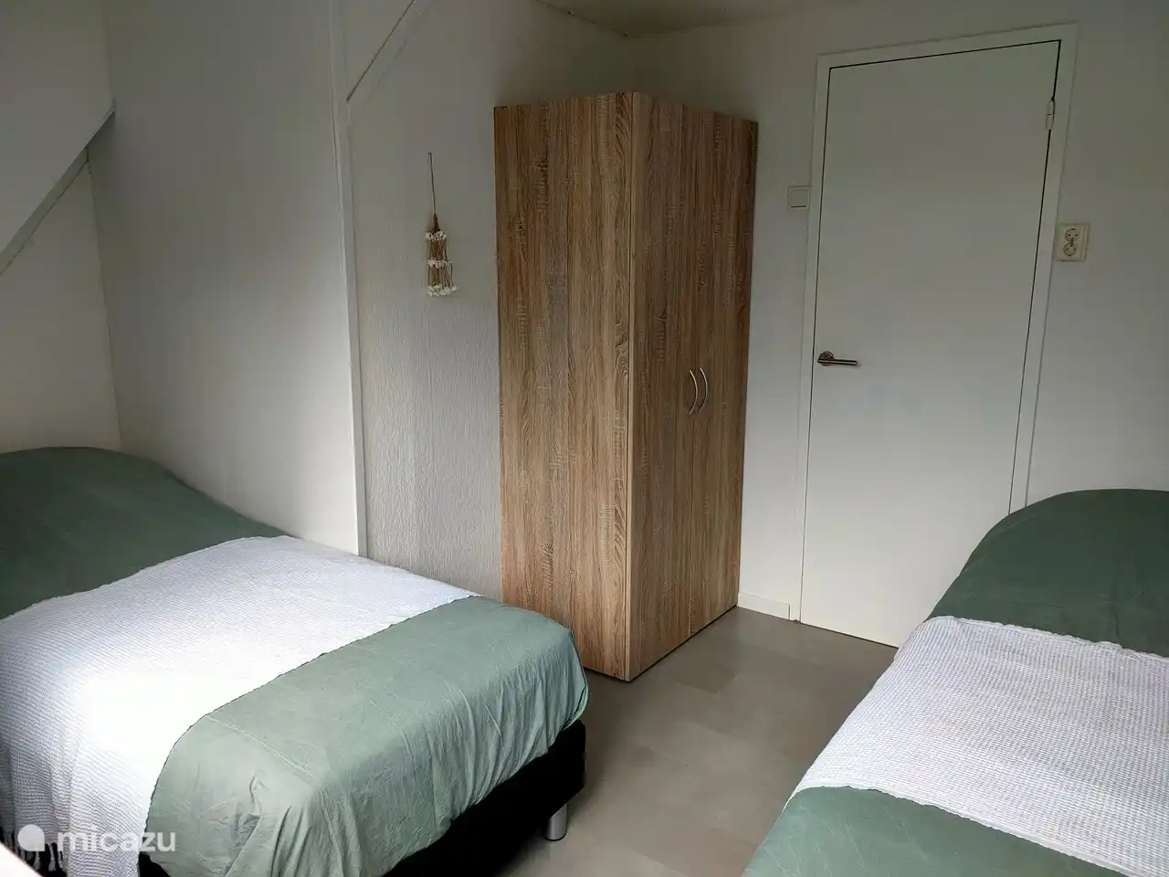 Bedroom 2: two single beds (80 x 2.00)
Bed linen size: standard