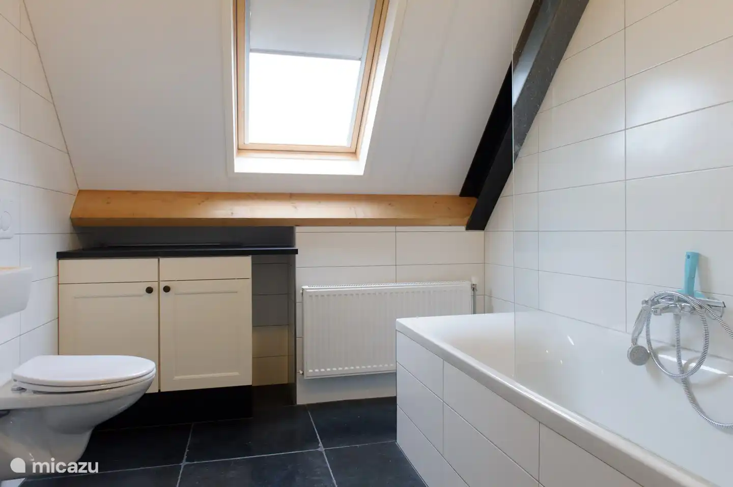 Badezimmer im 1. Stock