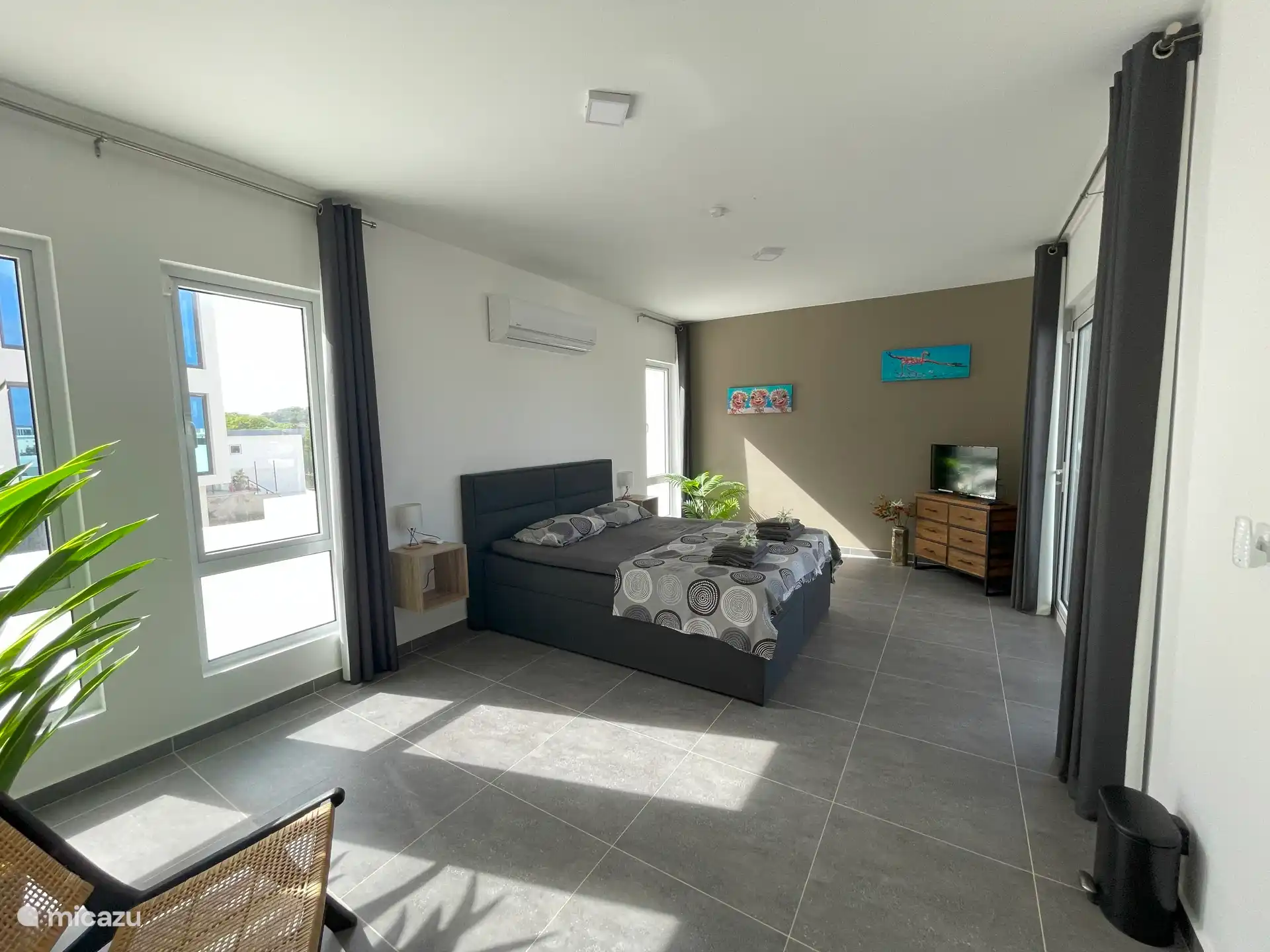 Very spacious bedroom on the 1st floor with air conditioning