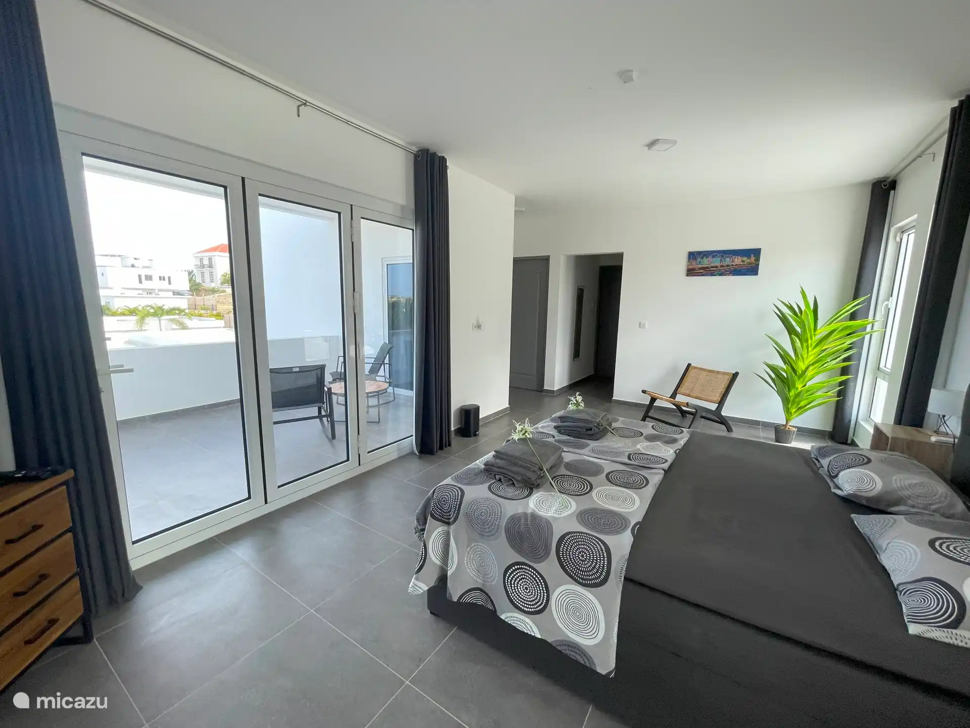 Bedroom 1st floor with balcony