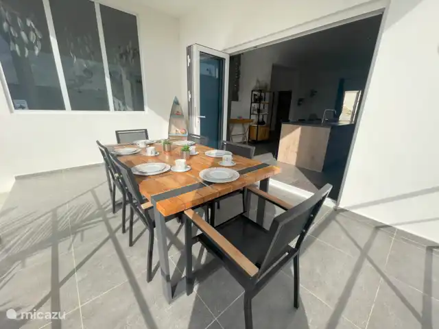 María Pampoen en Curazao, Banda Arriba (este), Marie Pampoen - villa Terraza con puertas que dan a la cocina