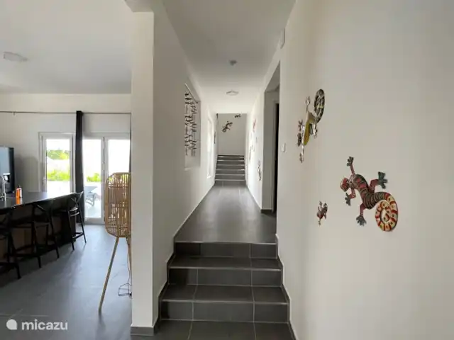 María Pampoen en Curazao, Banda Arriba (este), Marie Pampoen - villa Amplio recibidor y entrada de villa.