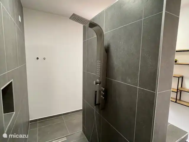 María Pampoen en Curazao, Banda Arriba (este), Marie Pampoen - villa Ducha de lluvia en el baño 1ª planta