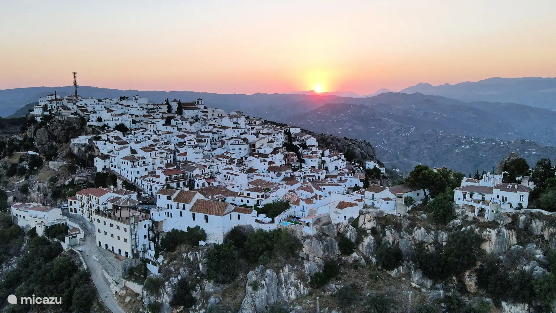 Comares au coucher du soleil