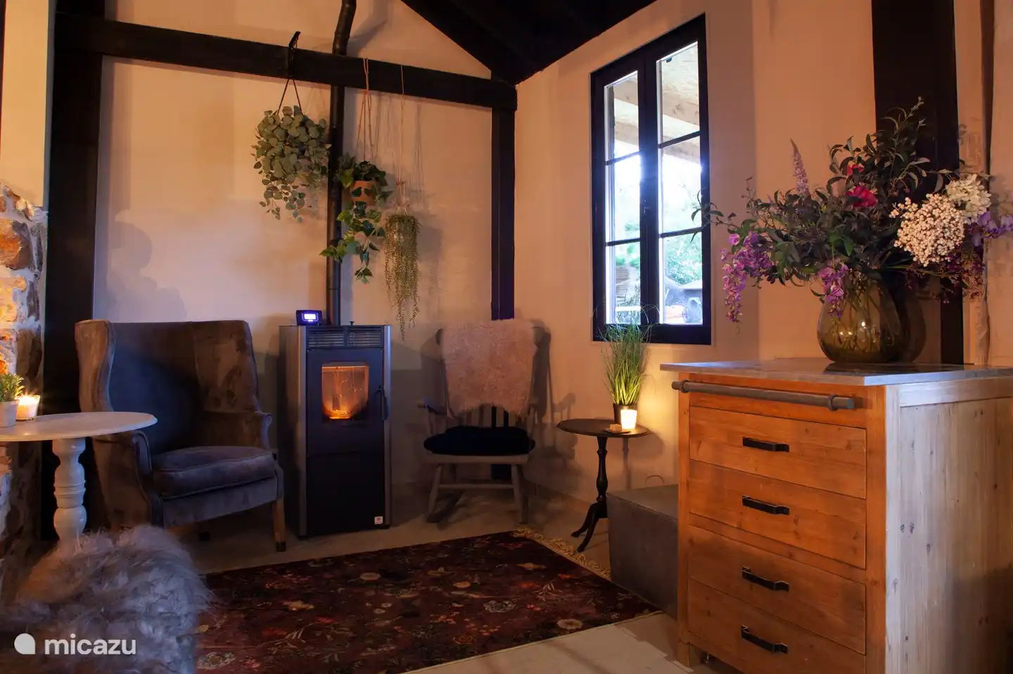 Zona de estar con chimenea