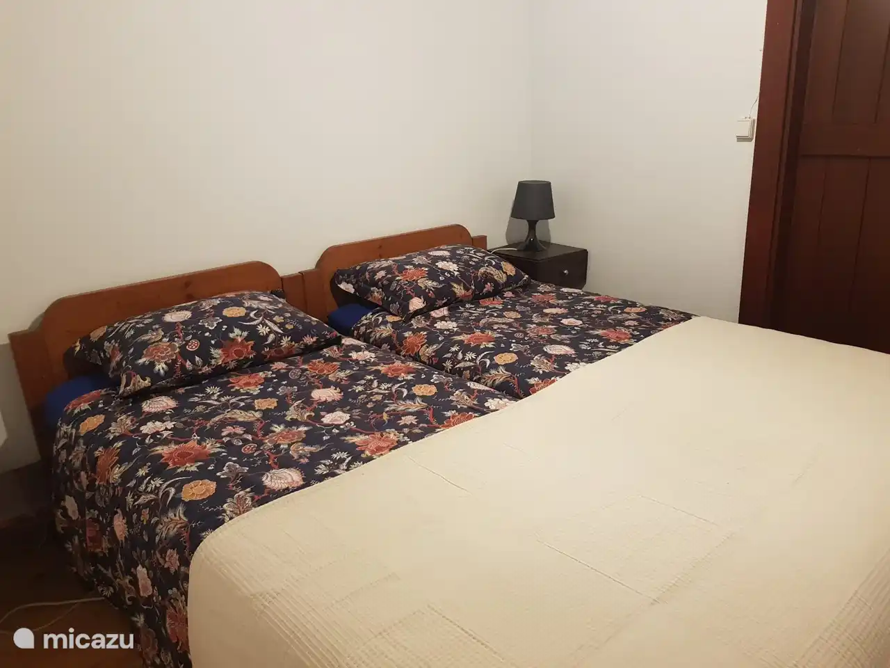 Schlafzimmer mit 2 Einzelbetten