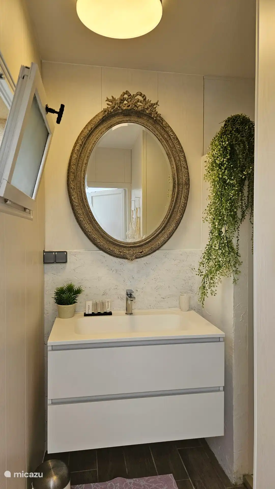 Complete badkamer.