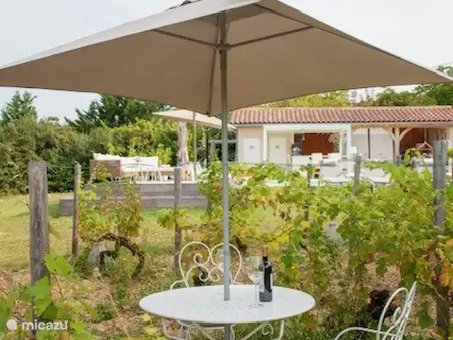 Le Lavande | France, Lot, Loupiac - glamping / tente safari / yourte Envie de prendre un verre de vin ?