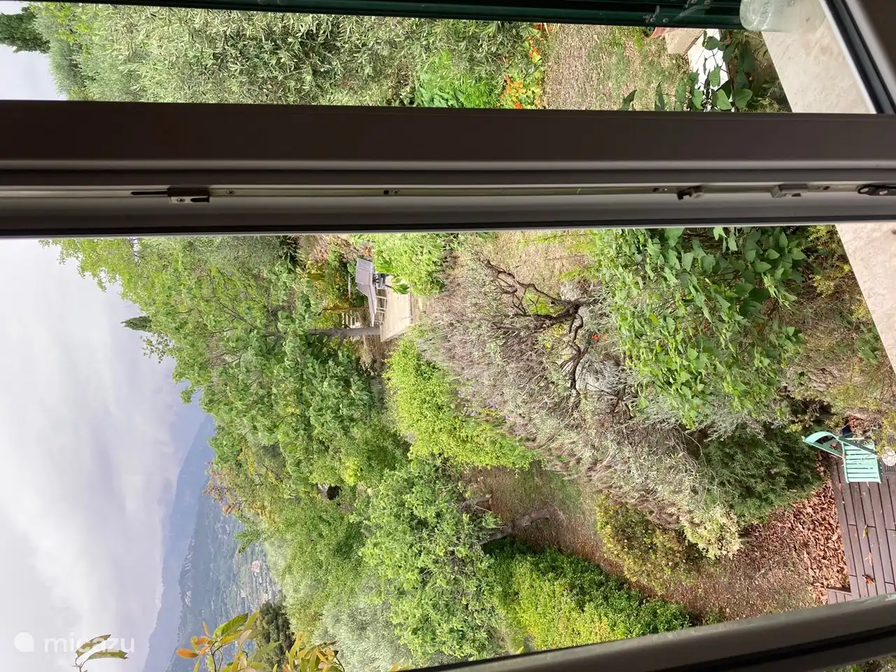 vue depuis la fenêtre de la cuisine