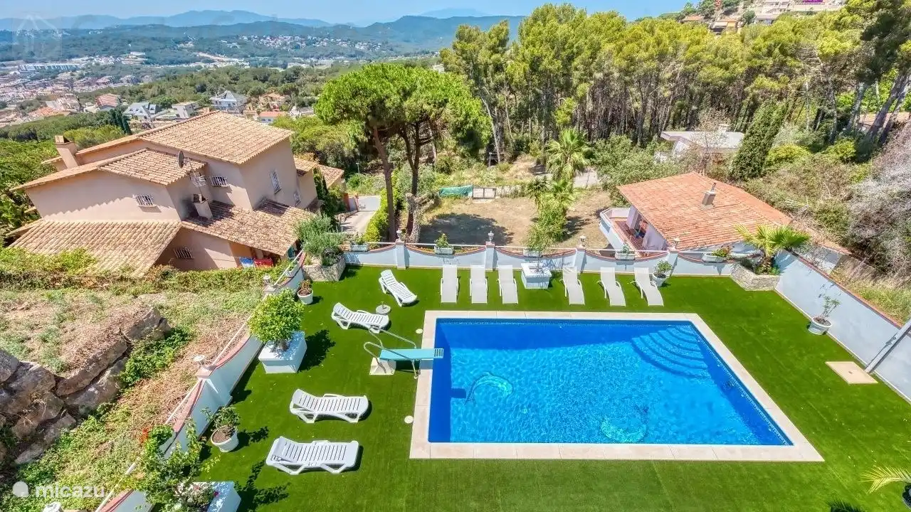 Villa parfaite pour un groupe d'amis ou plusieurs familles, proche du centre et de la plage !