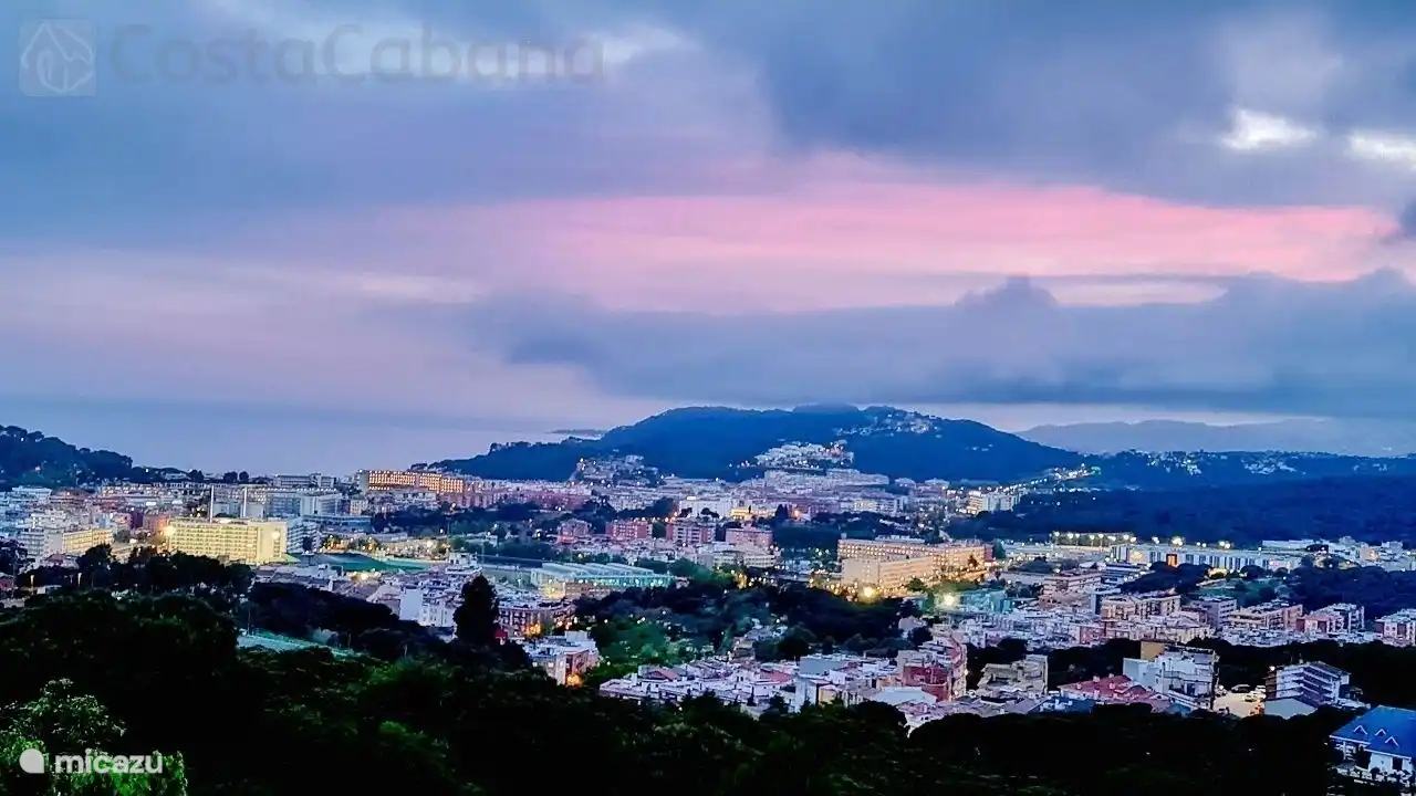 Villa parfaite pour un groupe d'amis ou plusieurs familles, proche du centre et de la plage !