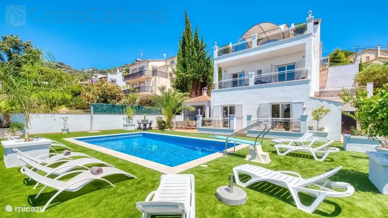 Villa parfaite pour un groupe d'amis ou plusieurs familles, proche du centre et de la plage !