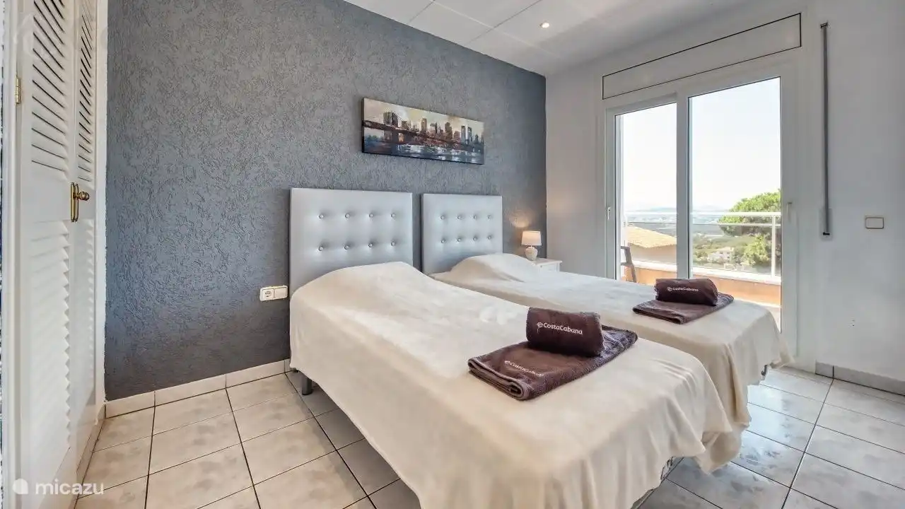 Villa parfaite pour un groupe d'amis ou plusieurs familles, proche du centre et de la plage !