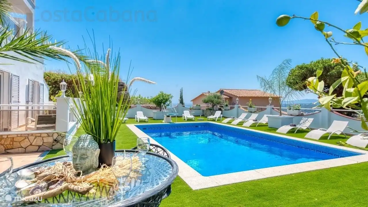 Villa parfaite pour un groupe d'amis ou plusieurs familles, proche du centre et de la plage !