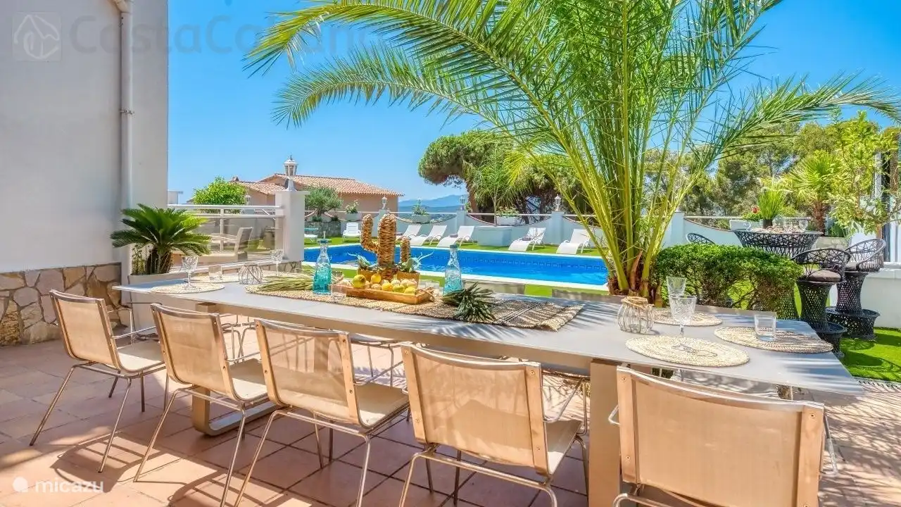 Villa parfaite pour un groupe d'amis ou plusieurs familles, proche du centre et de la plage !