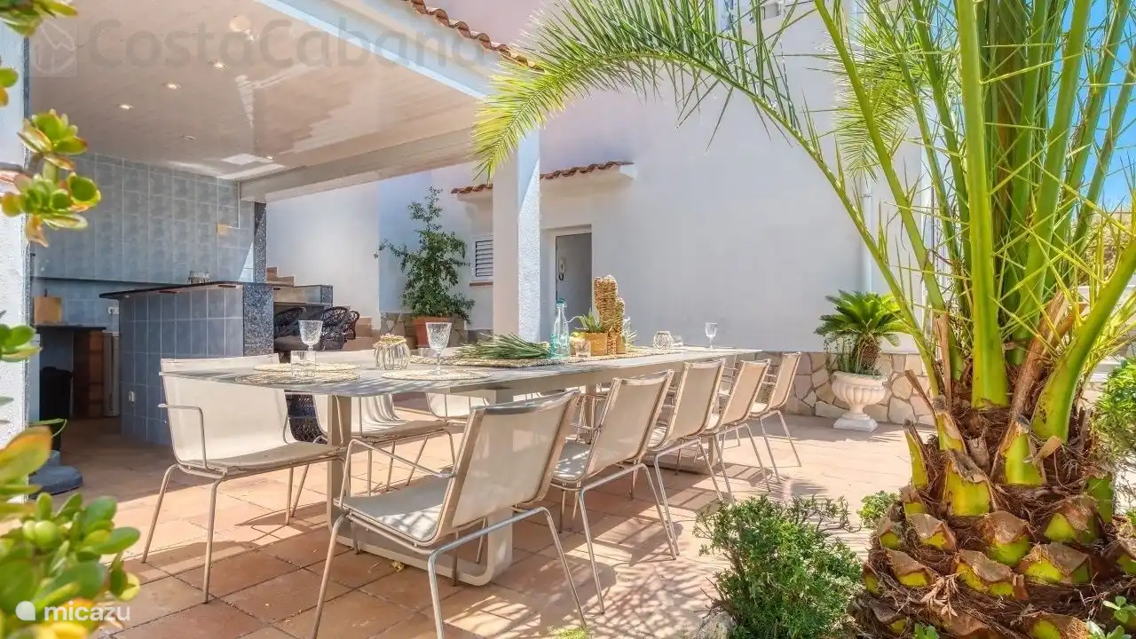 Villa parfaite pour un groupe d'amis ou plusieurs familles, proche du centre et de la plage !